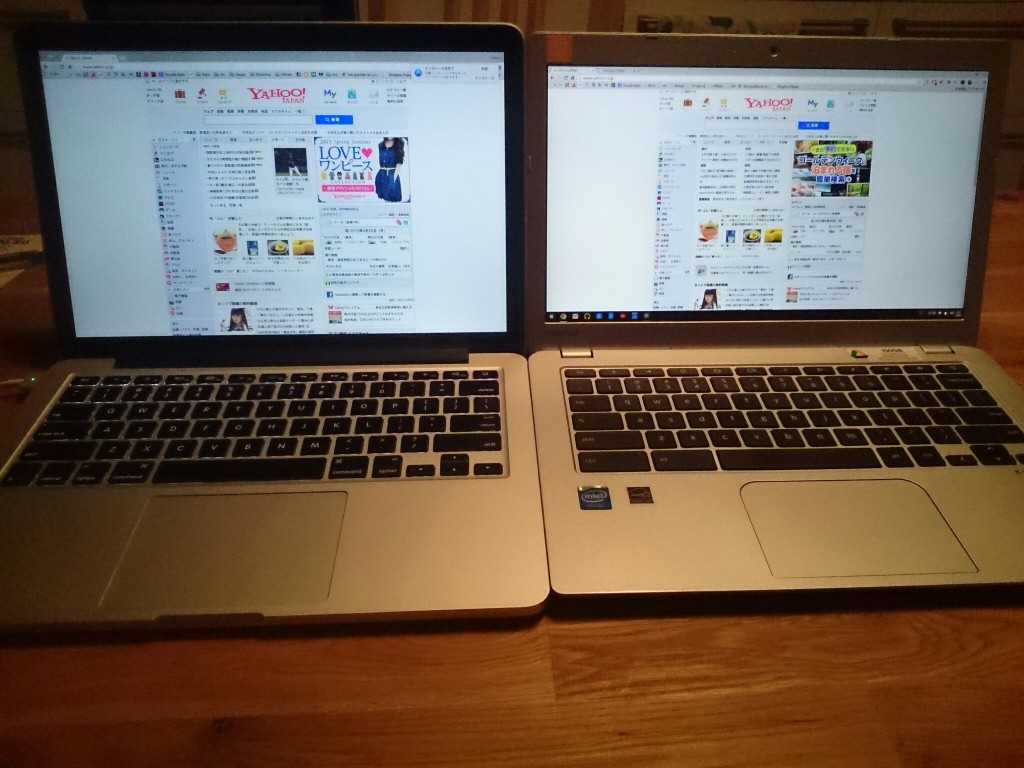 左がRetinaのMacbook。右がChromebook。HDなChromebookちゃんは解像度でも見劣りしない！