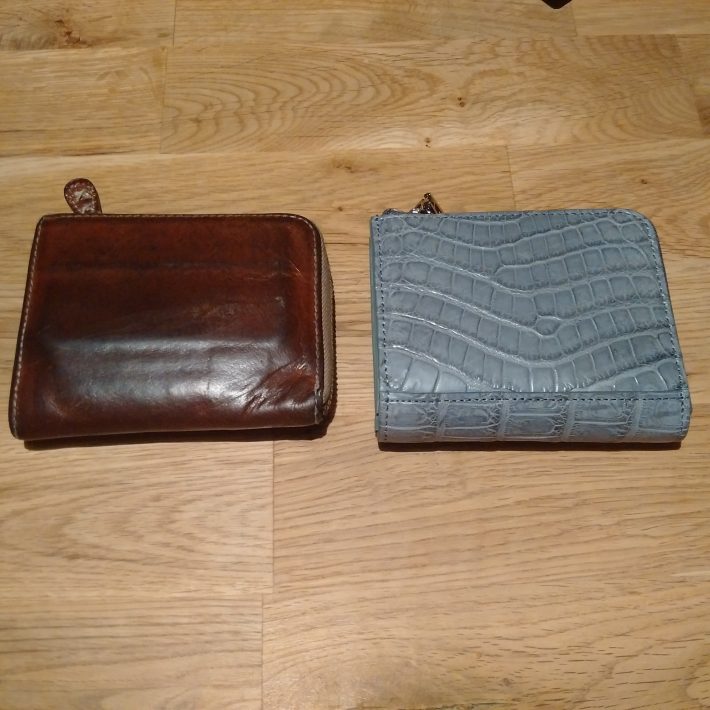 5 いま使っているレザーの財布と並べてみたところ。財布の構造がほぼ同じなので、サイズもほぼ同じ。
